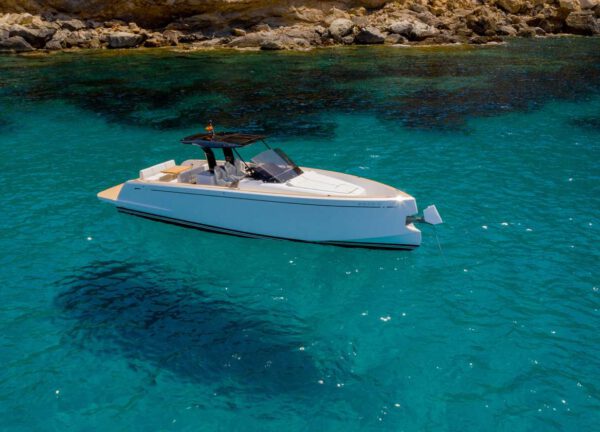 Charter the motor yacht Pardo 38 “Soho I” in Mallorca | Marina Balear