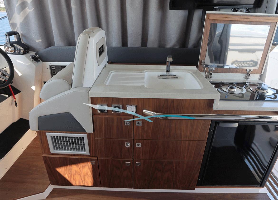 The kitchen of the Karnic S37X "Princess".