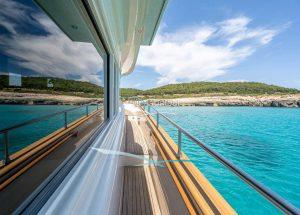 motor-yacht-apreamare-maestro-65-trabucaire-balearics-upperdeck.jpg