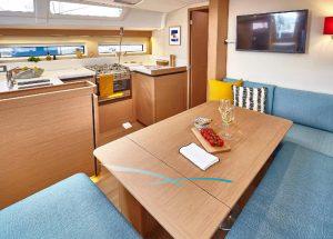 Jeanneau-sun-odyssey-490-dining