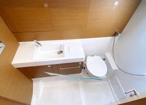 bathroom-cabin-jeanneau-sun-odyssey-519.jpg