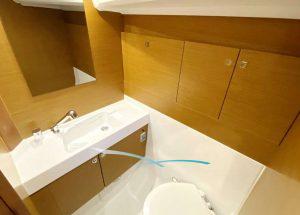 bathroom-jeanneau-sun-odyssey-519.jpg