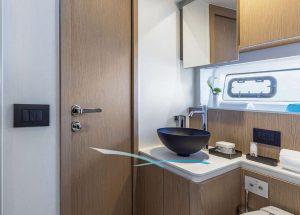 bathroom-motor-yacht-azimut-53-mallorca.jpeg