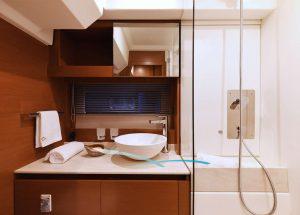 bathroom-motor-yacht-prestige-420-fly-mallorca.jpg