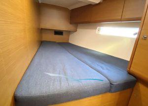 cabin-jeanneau-sun-odyssey-519.jpg