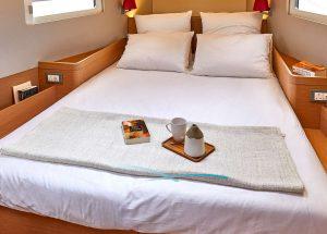 cabin-sailing-yacht-sun-odyssey-410-naoussa-balearic-islands.jpg
