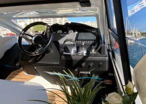 cockpit-inside-cranchi-m44-ht-mallorca-mb.jpg