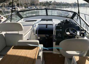 cockpit-motor-yacht-bavaria-s36-open-mallorca.jpg