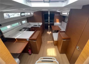 jeanneau-sun-odyssey-440-interior.webp