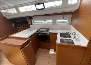 jeanneau-sun-odyssey-440-kitchen.webp