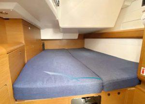 jeanneau-sun-odyssey-519-mallorca-cabin.jpg