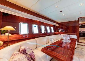 lounge-motor-yacht-charter-mangusta-72-thats-amore.jpg