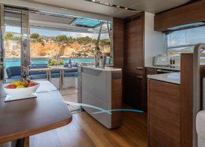 lounge-motor-yacht-princess-s60-aquavista.jpg