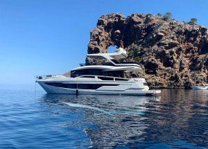 motor-yacht-charter-galeon-640-fly.jpg