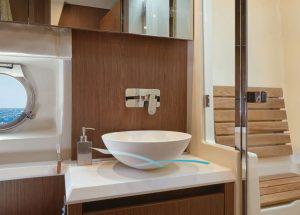 motor-yacht-monte-carlo-mc-5-bathroom.jpg