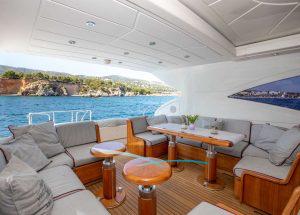 upperdeck-motor-yacht-charter-mangusta-72-thats-amore-mallorca.jpg