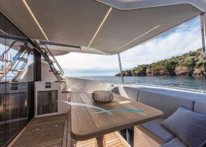 upperdeck-seating-motor-yacht-absolute-52-fly-ht-2019.jpg