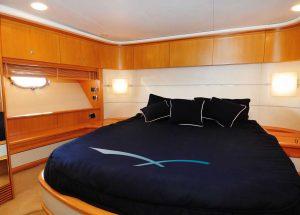 vip-cabin-motor-yacht-charter-baia-azzurra-63-mallorca.jpg