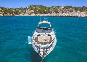 yacht-charter-cranchi-41-gin-tonic.jpg