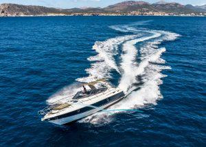 yacht-charter-cranchi-41-gin-tonic-cruising.jpg