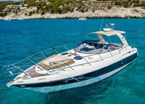 yacht-charter-cranchi-41-gin-tonic-port-adriano.jpg
