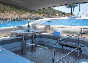 yacht-princess-f55-seven-sitting-area.jpg