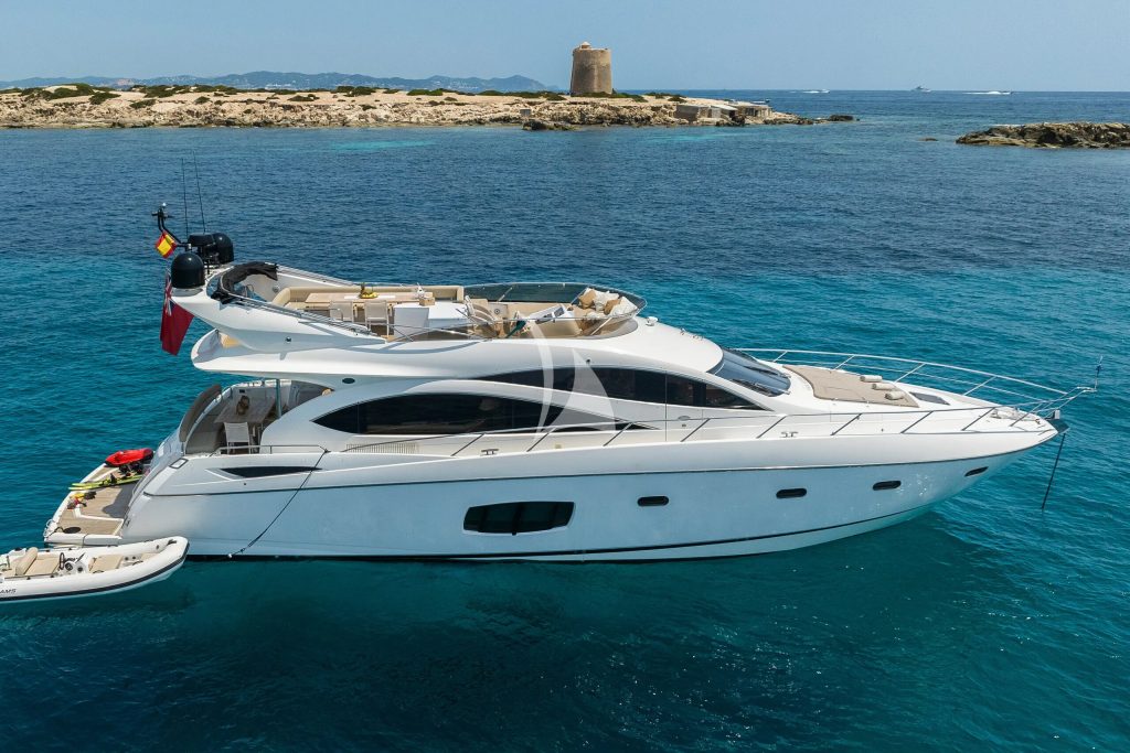Luxury yacht Sunseeker Manhattan 70 “Cala di Luna”
