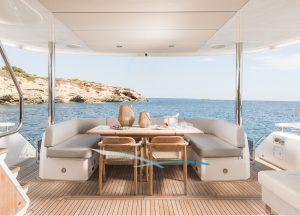 Sunseeker-76-saahsa-exterior-dining.jpg