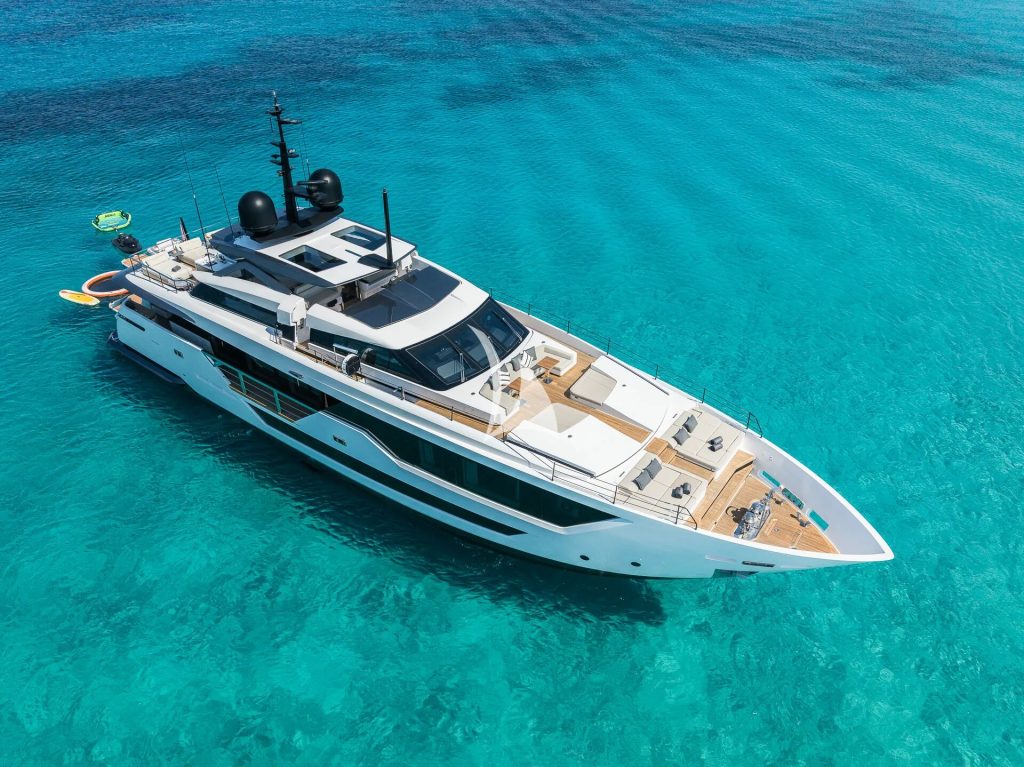 Luxury yacht Custom Line 33m “Alvium”