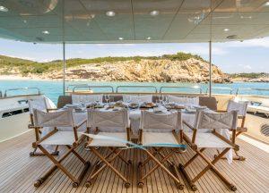 astondoa-120-glx-dolce-vita-iv-dining.jpg