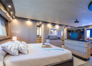 astondoa-120-glx-dolce-vita-iv-master-cabin.jpg