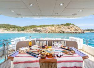 astondoa-120-glx-dolce-vita-iv-outdoor-dining.jpg