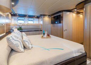 astondoa-120-glx-dolce-vita-iv-vip-cabin.jpg
