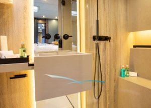 bathroom-catamaran-sunreef-60-sunbreeze-balearics.jpg