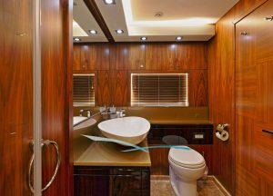 bathroom-luxury-yacht-sunseeker-predator-84-basad.jpg