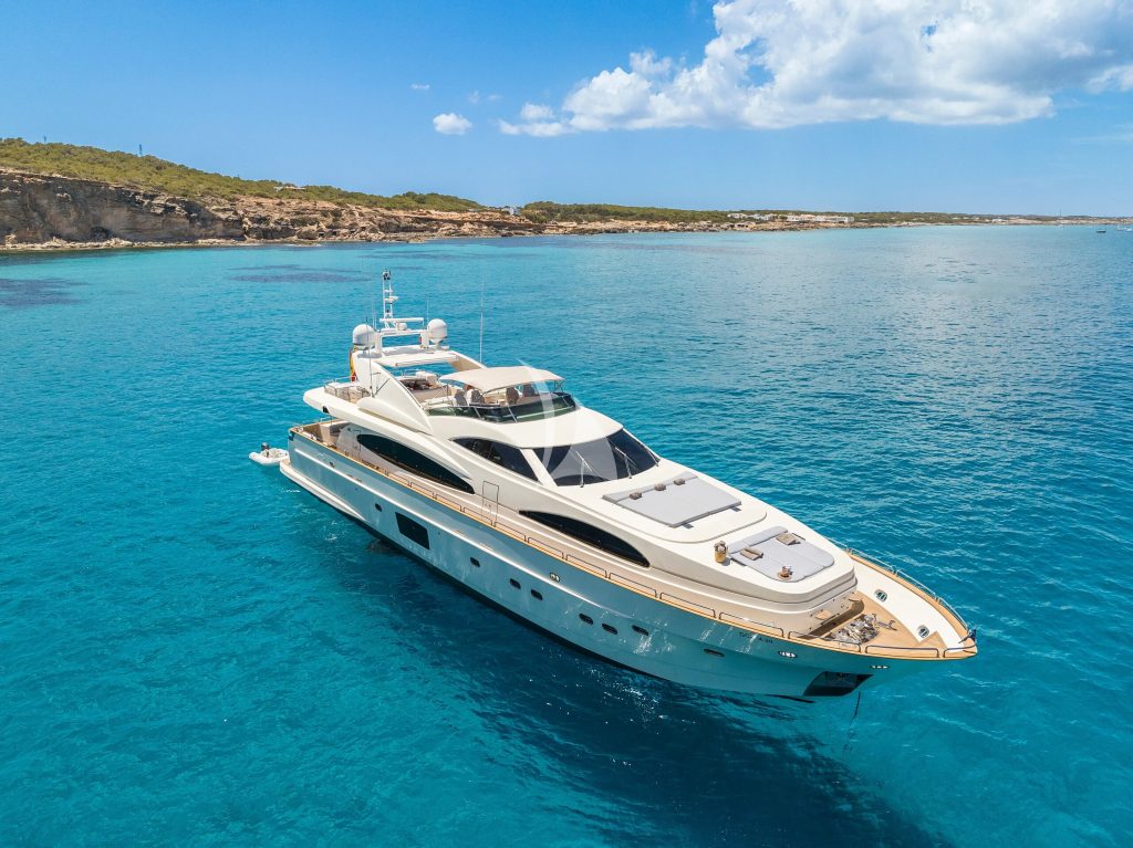 Luxury yacht Astondoa 102 GLX “Dolce Vita IV”