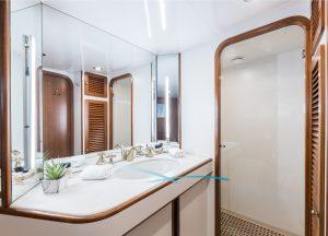 crn-ancona-34m-bath.jpg