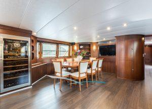 crn-ancona-34m-dinning.jpg