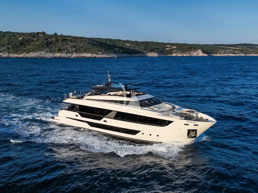 Ferretti 30m “Nailu+” – View 2