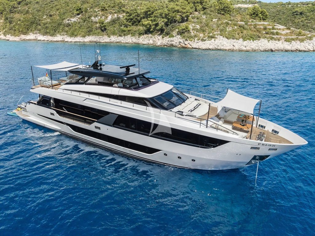 Luxury yacht Ferretti 30m “Nailu+”