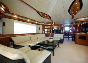 lounge-luxury-yacht-mochi-craft-85-leigh.jpg