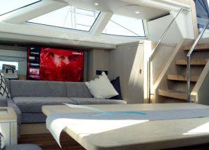 lounge-luxury-yacht-oyster-825-champagne-hippy-balearics.jpg