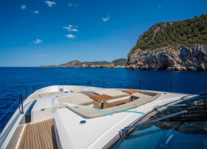 luxury-yacht-custom-line-alvium-bow.png