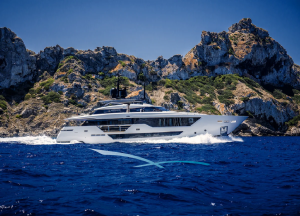 luxury-yacht-custom-line-alvium-cruising.png