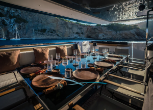 luxury-yacht-custom-line-alvium-dining.png