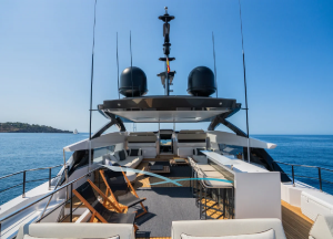luxury-yacht-custom-line-alvium-flybridge.png