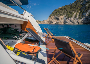 luxury-yacht-custom-line-alvium-water-toys-1.png