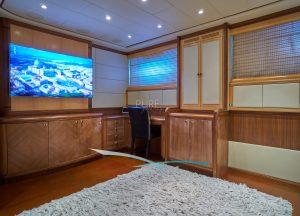 mastercabin-luxury-yacht-mangusta-130-shane.jpg