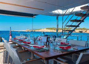 motor-yacht-aqua-dining-area.jpg