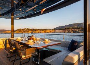 riva-110-figurati-exterior-dining.jpg